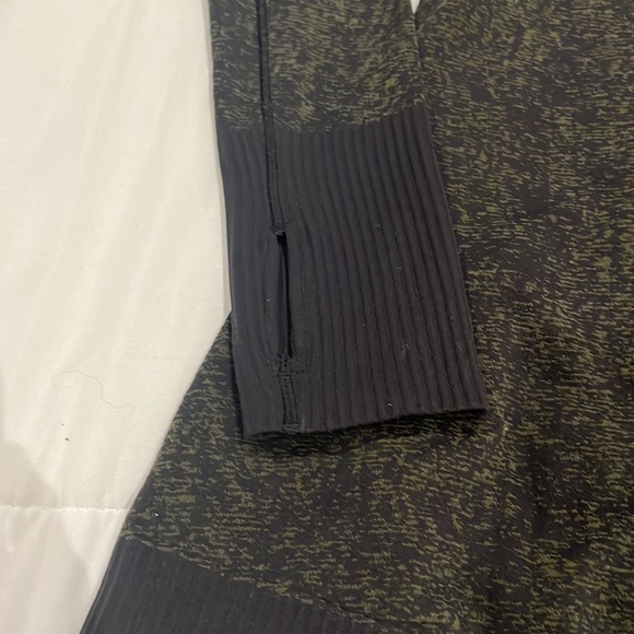 Lululemon green black quarter zip pullover 8 - Picture 4 of 4